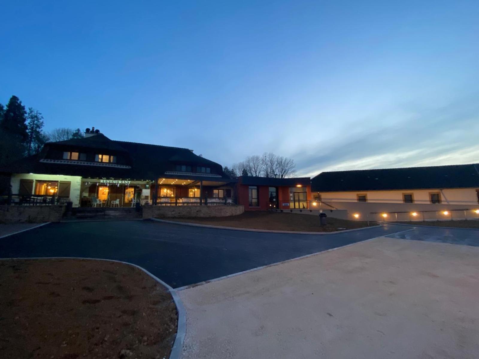 Relais Saint Michel Hotel Villegusien-le-Lac Exterior photo